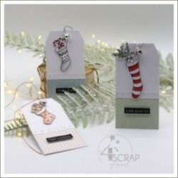 Trois étiquettes cadeaux avec chaussette remplie de cadeaux et des mot doux