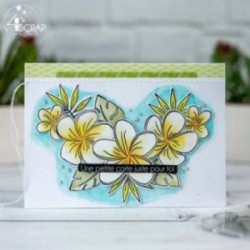 Carte de scrapbooking sur le thème des fleurs exotiques avec des fleurs de frangipanier sur un fond aquarelle avec une texte